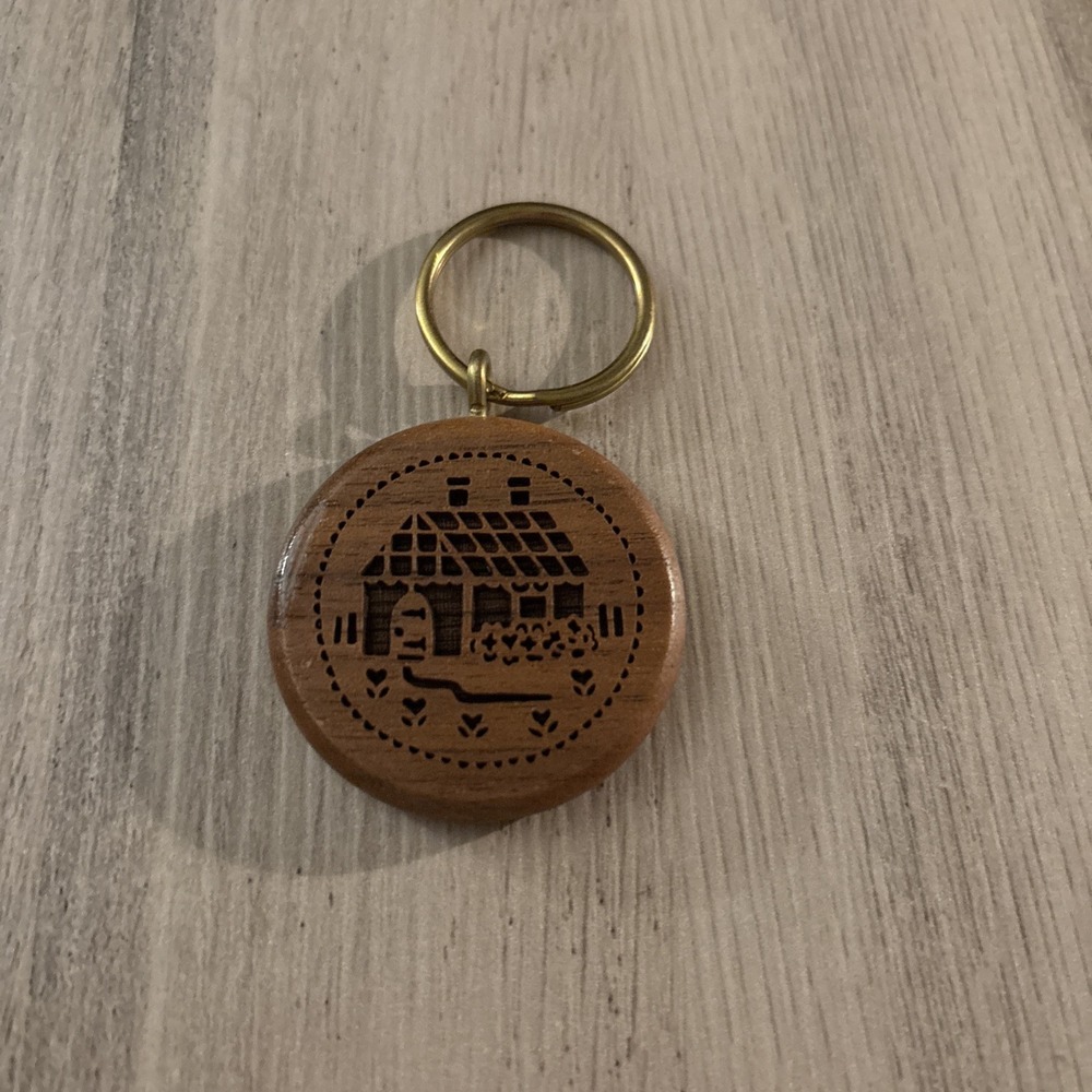 Vintage Keychain Handcrafted Wooden Round 1.75" x 0.5" Cottage Countryside Scene